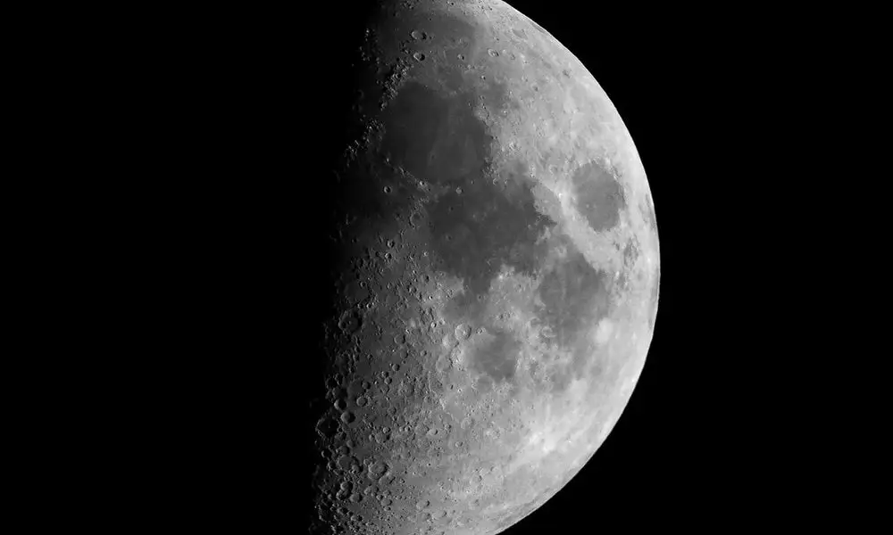 First-Quarter Moon Illuminates Saudi Arabia’s Northern Borders Region - MENAWireNOW.com