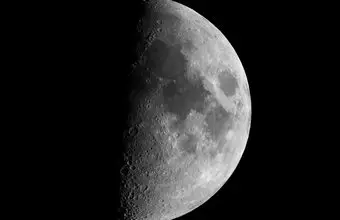 First-Quarter Moon Illuminates Saudi Arabia’s Northern Borders Region - MENAWireNOW.com