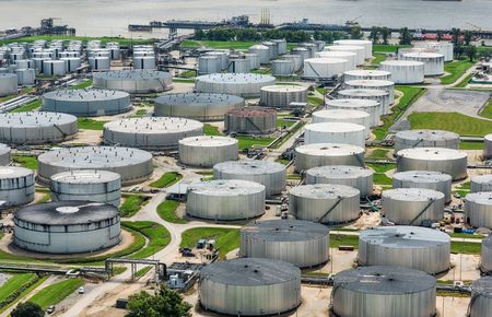 Saudi Arabia and Singapore Plan Crude Oil Storage Facility for 2027 - MENAWireNOW.com