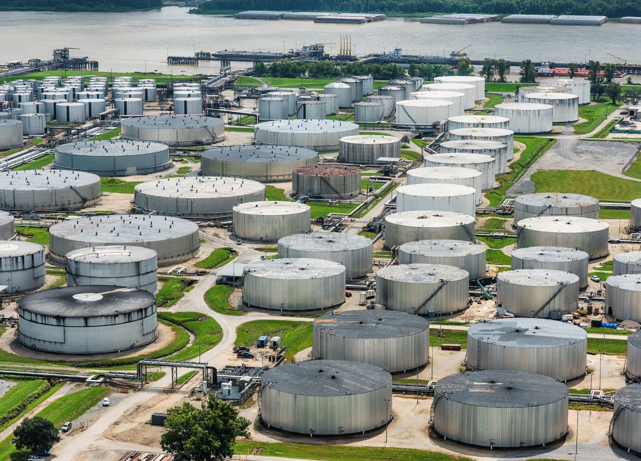 Saudi Arabia and Singapore Plan Crude Oil Storage Facility for 2027 - MENAWireNOW.com